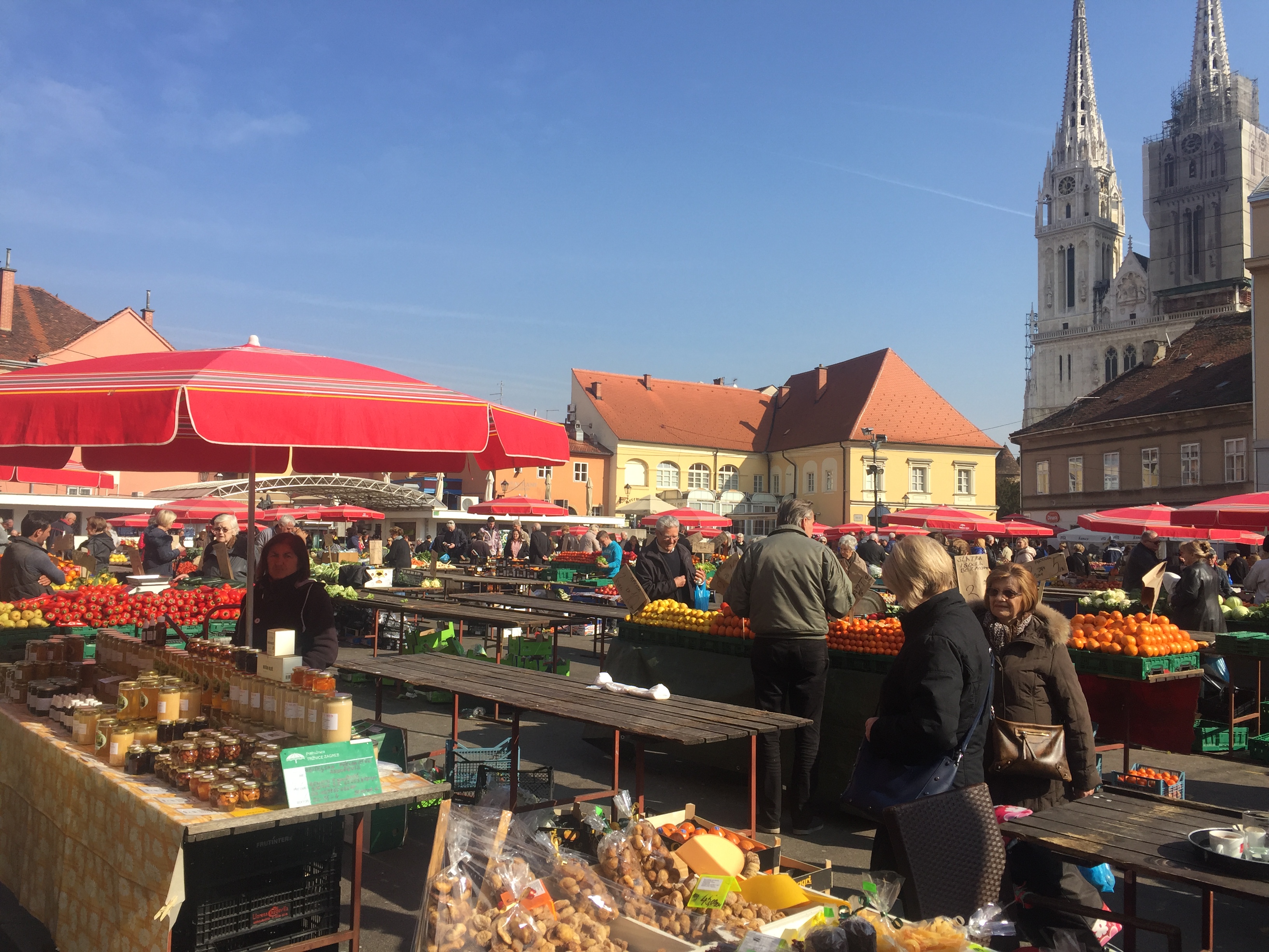 Záhřeb - městský trh Dolac